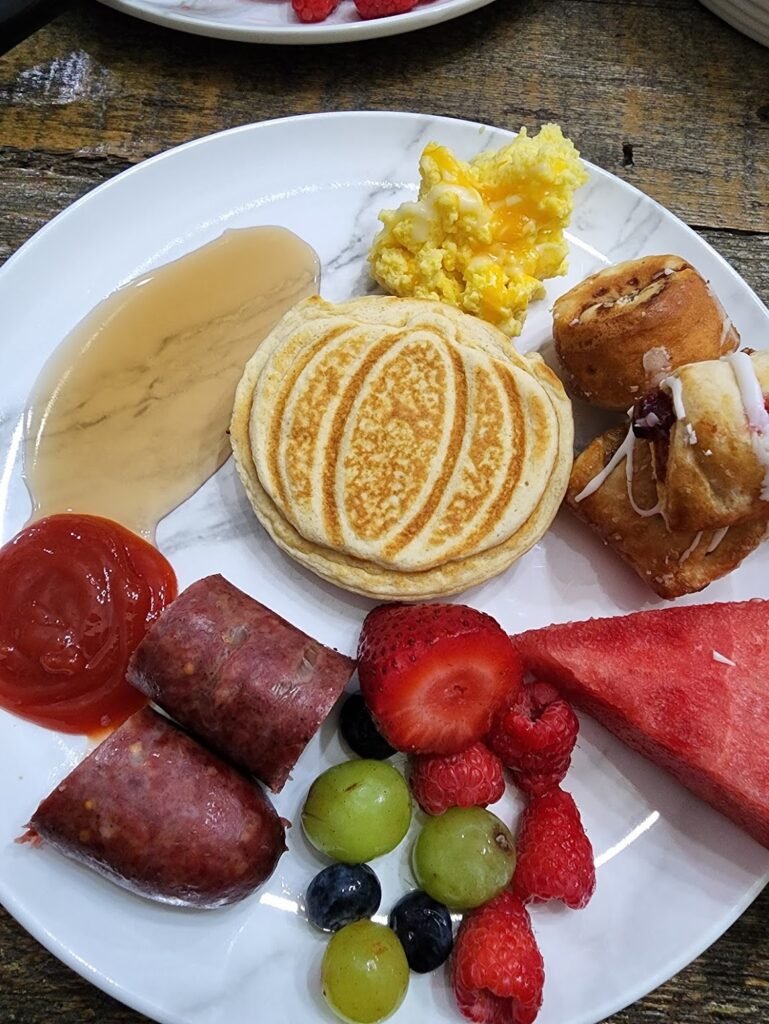 Delicious breakfast spread on a cozy table, full of inspiration for easy breakfast ideas and family mornings.