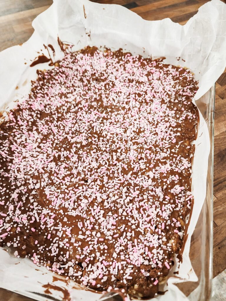 No Bake Valentine's Treats - Scotcharoos Process